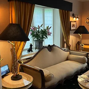 Bed & Breakfast House, Chester