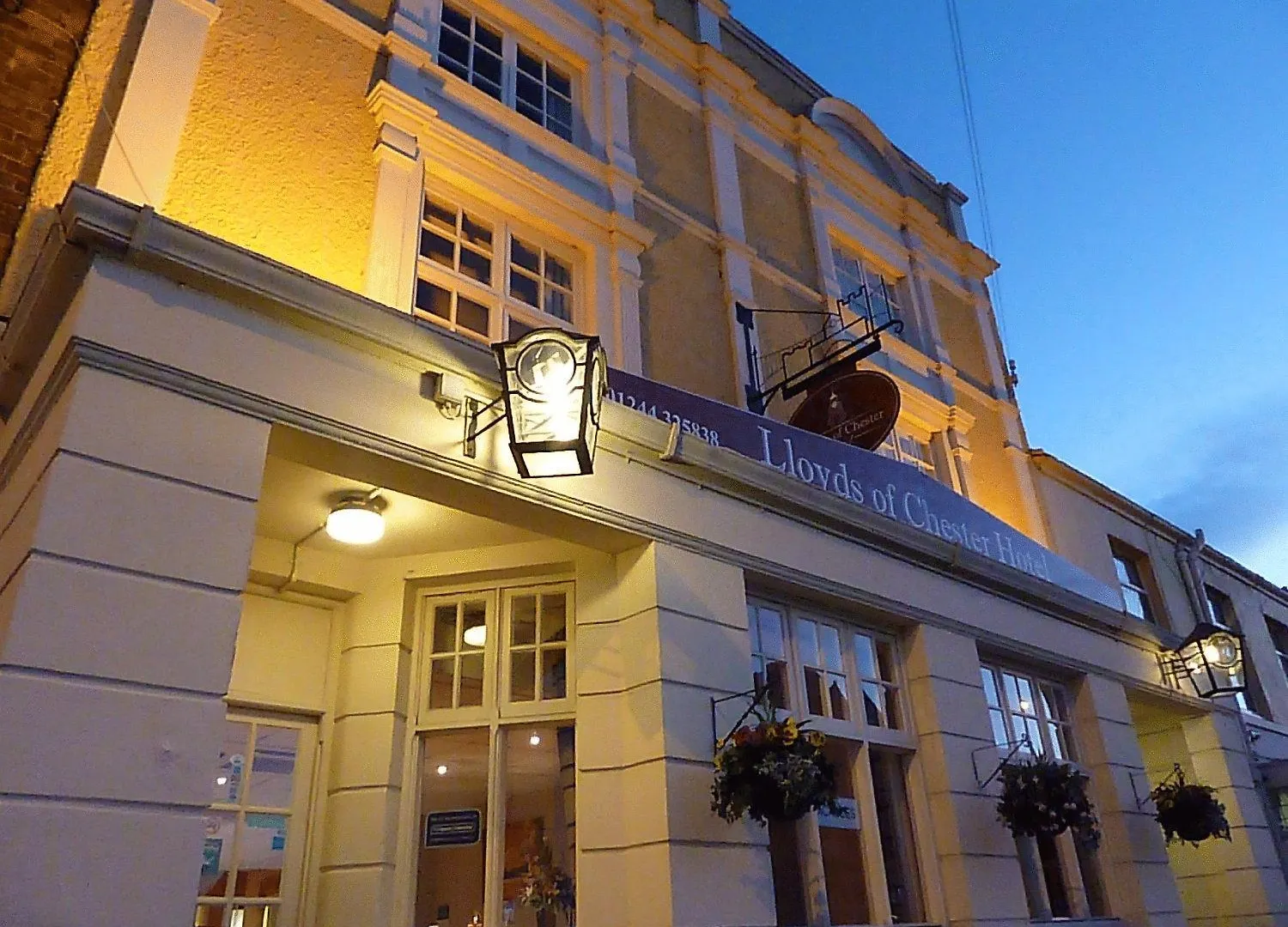 Lloyds Of Chester 3*,  United Kingdom